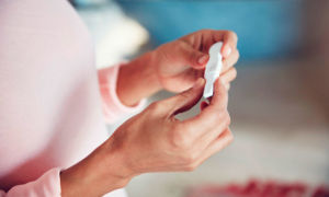 Особенности тестов на беременность Клеар Блю — принцип работы, разновидности, инструкция к использованию