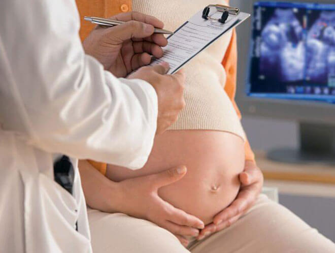 Стоит ли идти к врачу если у беременной болит между ног